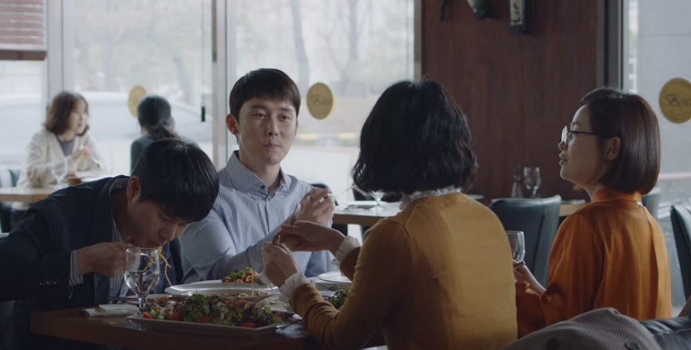 “Hospital Playlist” tập 10: Ngày hội tỏ tình, “gắt” nhất vẫn là thuyền Song Hwa - Ik Jun ảnh 2