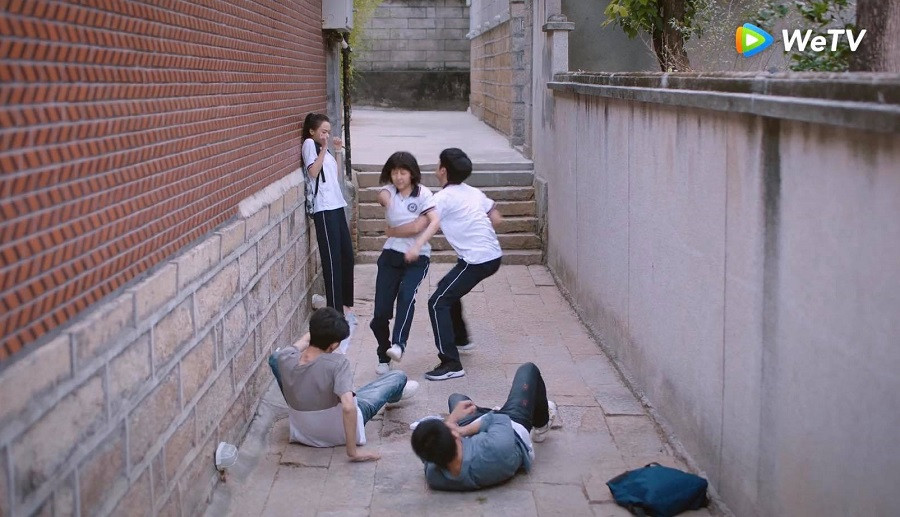 ''Danh Nghĩa Người Nhà'': Đàm Tùng Vận luôn được các anh cưng chiều dù rất hay ''đanh đá'' ảnh 3