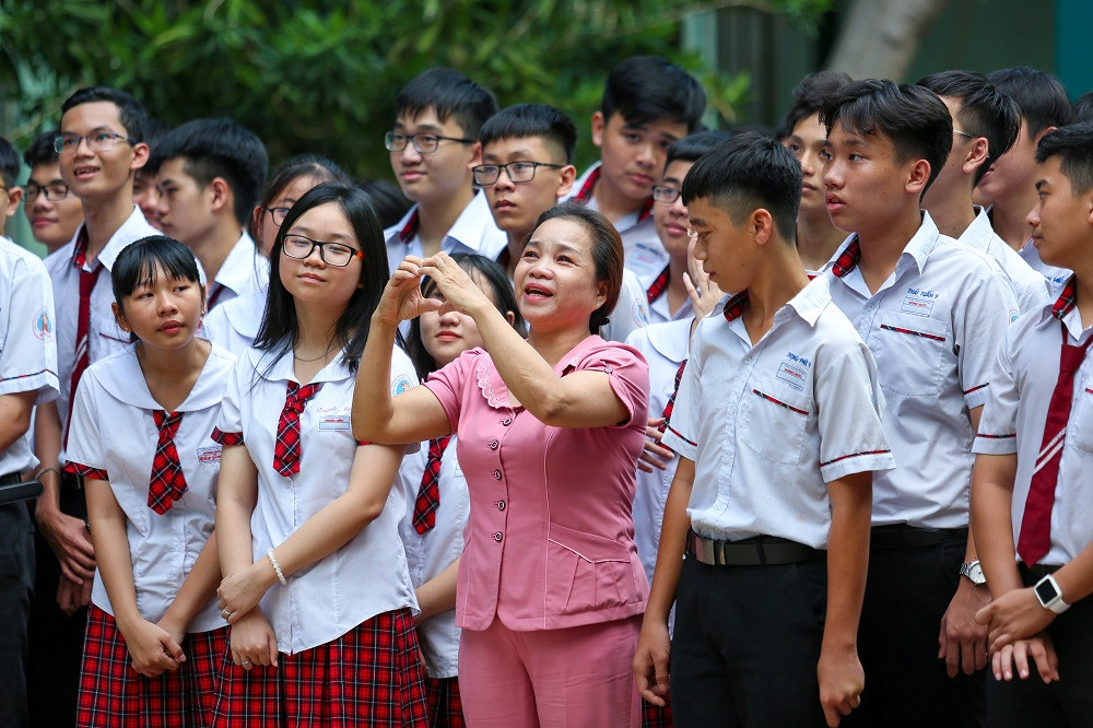 Gil Lê, Khả Ngân xúc động trước câu chuyện nam sinh "come out" trong "Thiếu Niên Nói" ảnh 4