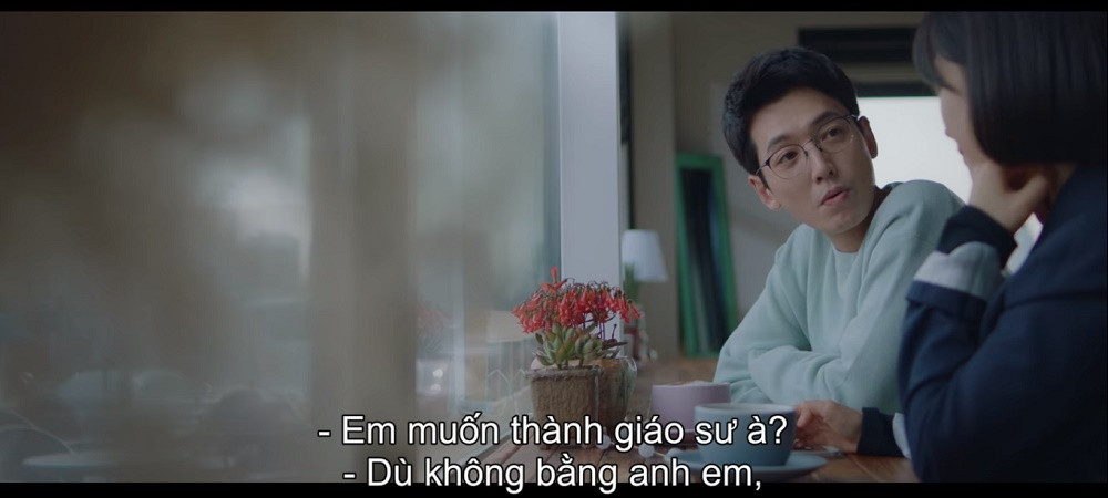 Hết nhắc tên, biên kịch “Hospital Playlist” còn cho cả sản phẩm có hình BTS vào phim ảnh 1