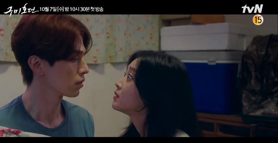 Vừa mới gặp nhau là Yi Yeon và Ji Ah đã có cảnh "giường chiếu" rồi. Lee Dong Wook vẫn “ngố tàu” ở phim mới, liệu có thoát được cái danh “Thần chết“? ảnh 3