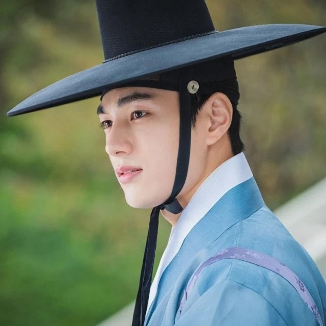 Kim Myung Soo lộ diện tạo hình cổ trang, “Anh chỉ cần đẹp thôi mọi thứ đã có fan lo“ ảnh 1