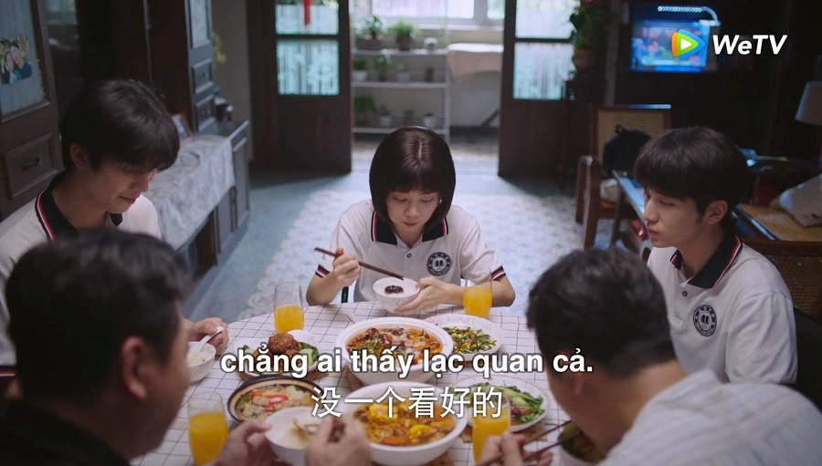 ''Danh Nghĩa Người Nhà'': Đàm Tùng Vận luôn được các anh cưng chiều dù rất hay ''đanh đá'' ảnh 6
