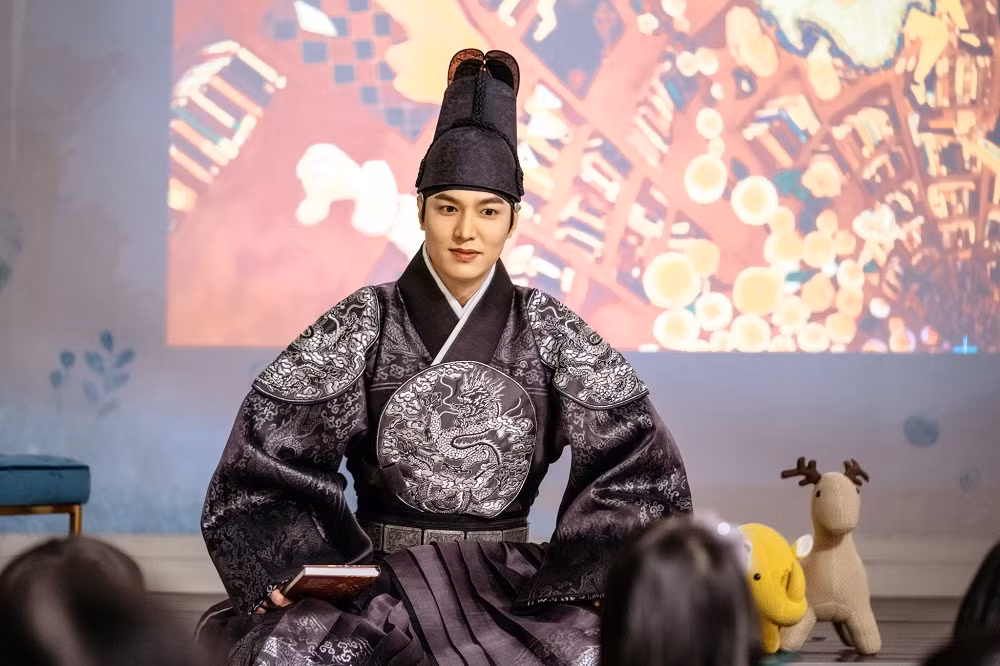 “Quân Vương Bất Diệt” bị chê: Diễn xuất an toàn, nhân vật khó hiểu và biên kịch tham lam ảnh 3