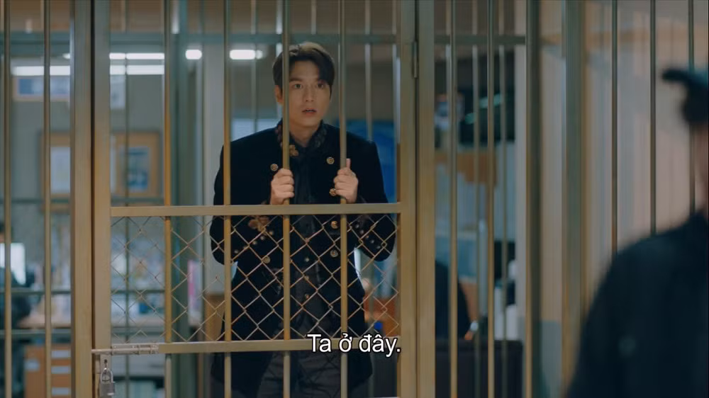Thả thính tới tấp nhưng Lee Min Ho vẫn bị “crush” tống giam ở tập 2 “Quân Vương Bất Diệt“ ảnh 5
