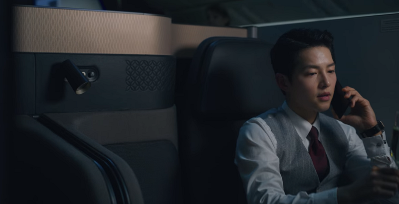 “Vincenzo“: Song Joong Ki ở Ý thì bất khả xâm phạm, vừa về Hàn Quốc lại bị đánh ngất xỉu ảnh 1