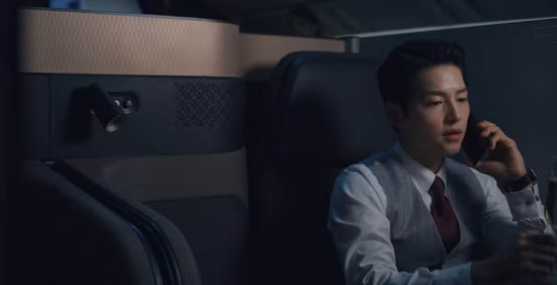 “Vincenzo“: Song Joong Ki ở Ý thì bất khả xâm phạm, vừa về Hàn Quốc lại bị đánh ngất xỉu ảnh 1