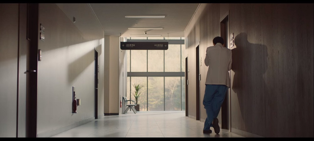 “Hospital Playlist” tập 6: Khi cả hội bạn thân có duy nhất một đứa con gái sẽ như thế nào? ảnh 17