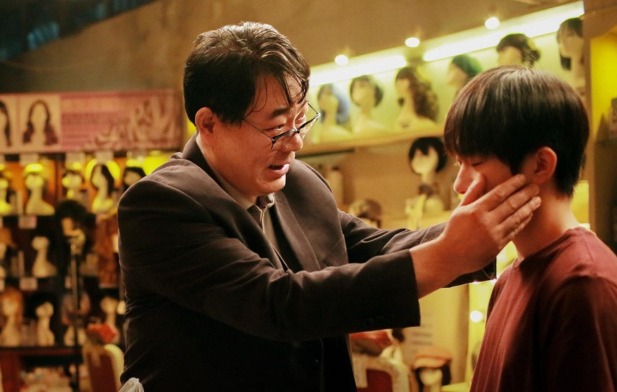 Phải chăng Dịch Dương Thiên Tỉ sẽ thêm kỷ lục mới với “Tặng Bạn Một Đóa Hoa Nhỏ Màu Đỏ“? ảnh 4