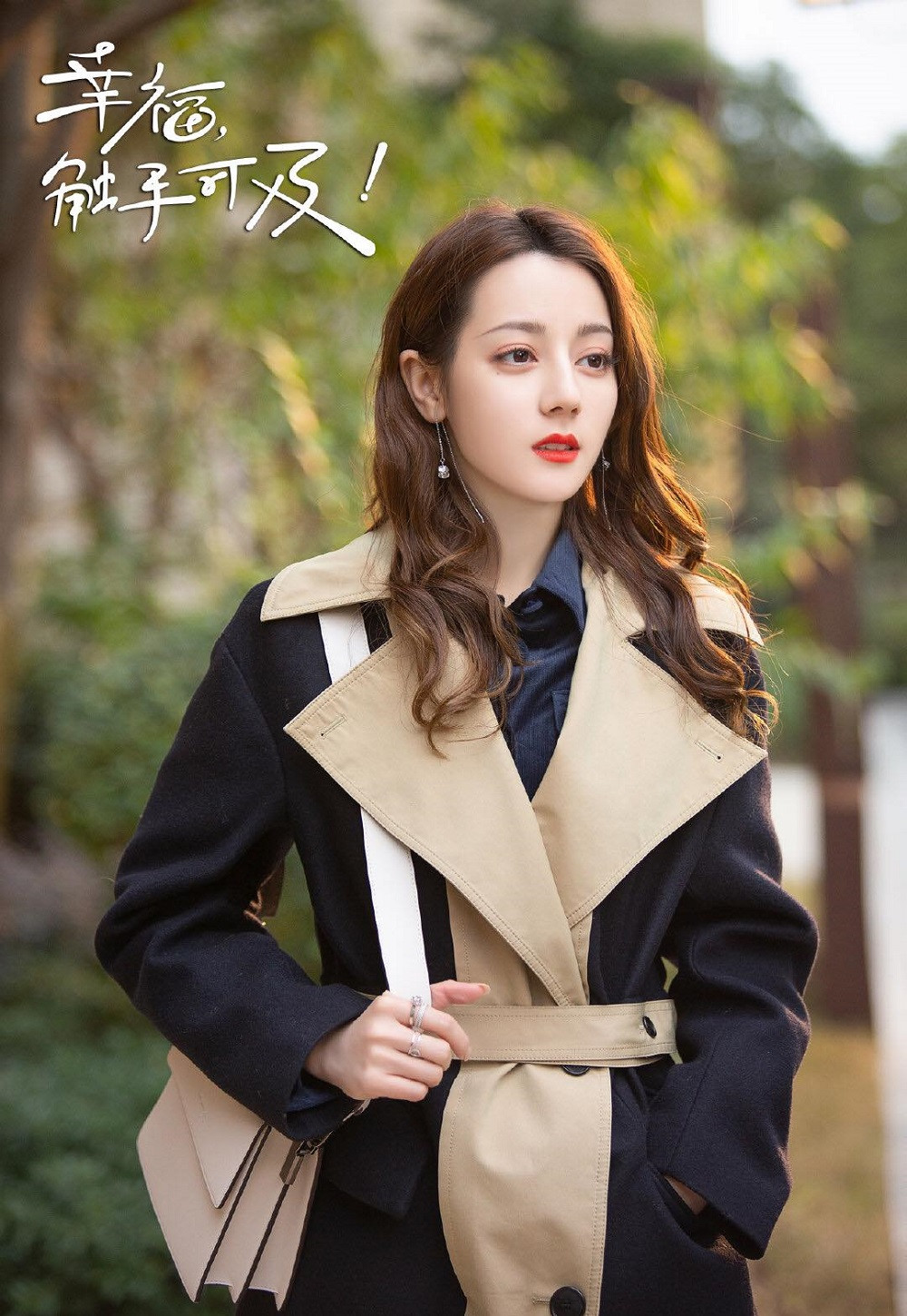 Không chỉ hình tượng cổ trang, Địch Lệ Nhiệt Ba từng đốn tim fan bằng sự cá tính thế này ảnh 3