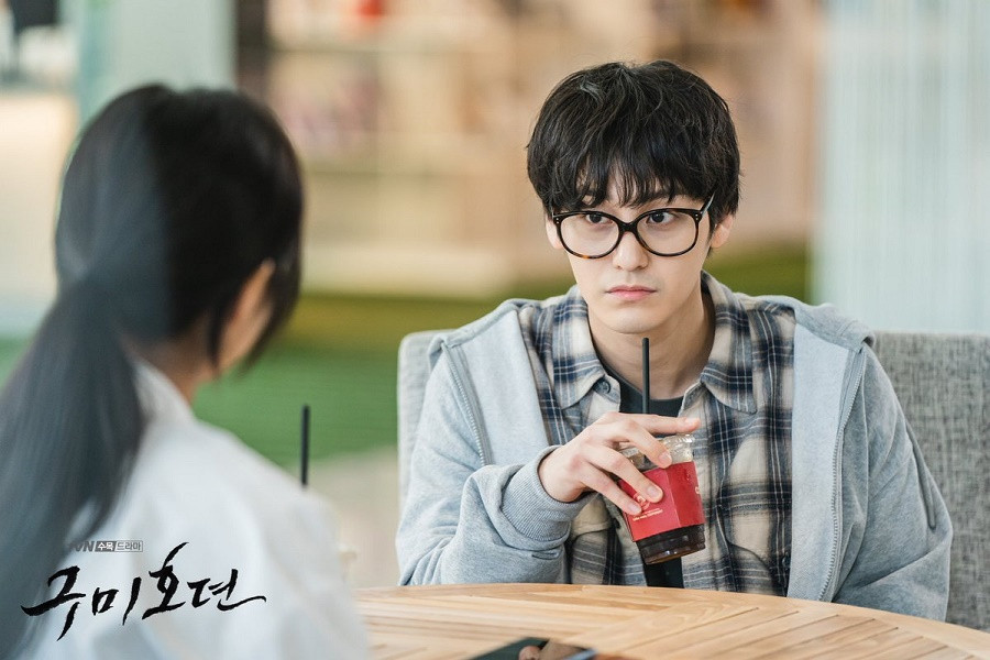 Kim Bum đầy rạng rỡ khác hẳn vẻ nguy hiểm trước đó ở hậu trường “Tale Of The Nine Tailed“ ảnh 2