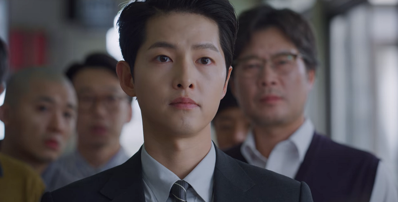 “Vincenzo“: Song Joong Ki ở Ý thì bất khả xâm phạm, vừa về Hàn Quốc lại bị đánh ngất xỉu ảnh 7