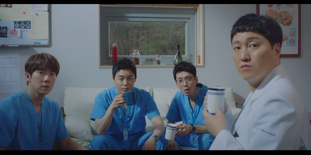 “Hospital Playlist” tập 11: Cuối cùng Ik Jun cũng trực tiếp thổ lộ thích Song Hwa rồi ảnh 11