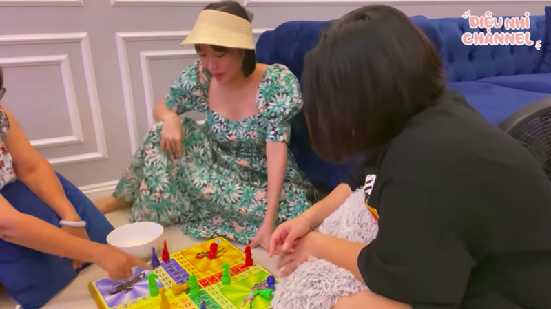 “Cách ly xã hội” kiểu Diệu Nhi: Hết tổ chức liveshow lại lên đồ “đi vũ trường”, “đua ngựa“ ảnh 3