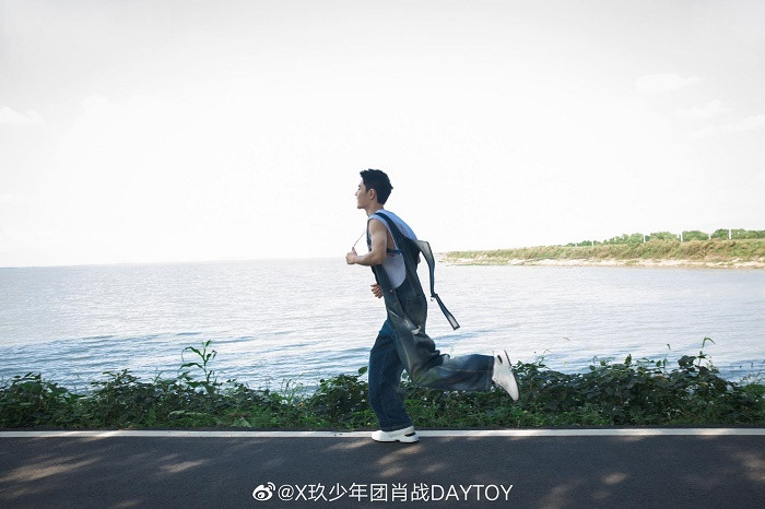 Vừa cập nhật Weibo, điều gì khiến Tiêu Chiến lập tức đứng No.1 bảng xếp hạng tìm kiếm? ảnh 3