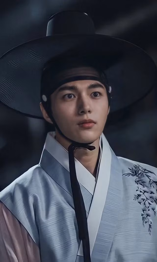 Kim Myung Soo lộ diện tạo hình cổ trang, “Anh chỉ cần đẹp thôi mọi thứ đã có fan lo“ ảnh 3