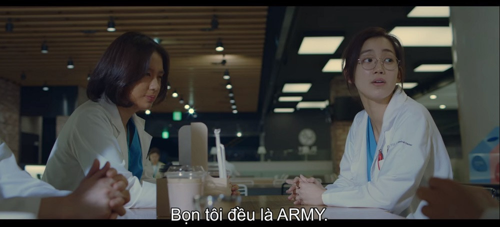 Hội fangirl của BTS “chiếm sóng” cả “Hospital Playlist” ảnh 1