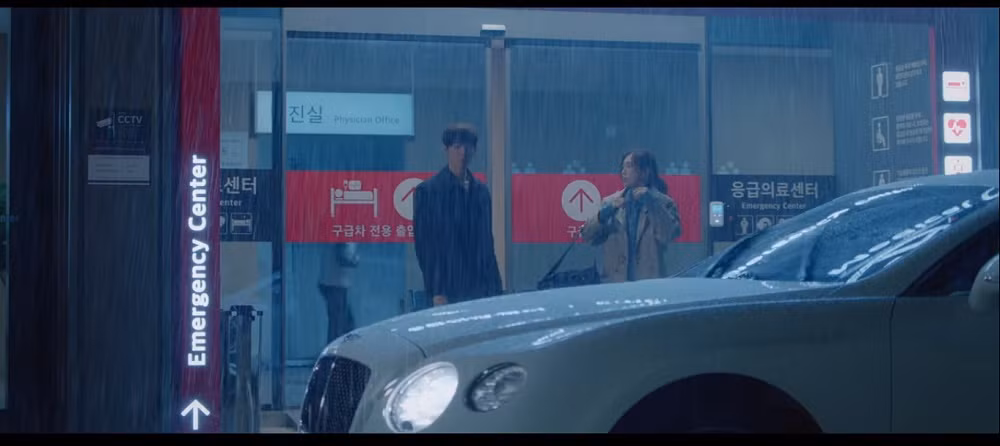 Hết nhắc tên, biên kịch “Hospital Playlist” còn cho cả sản phẩm có hình BTS vào phim ảnh 8