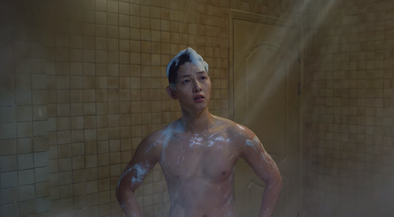 “Vincenzo“: Song Joong Ki ở Ý thì bất khả xâm phạm, vừa về Hàn Quốc lại bị đánh ngất xỉu ảnh 8