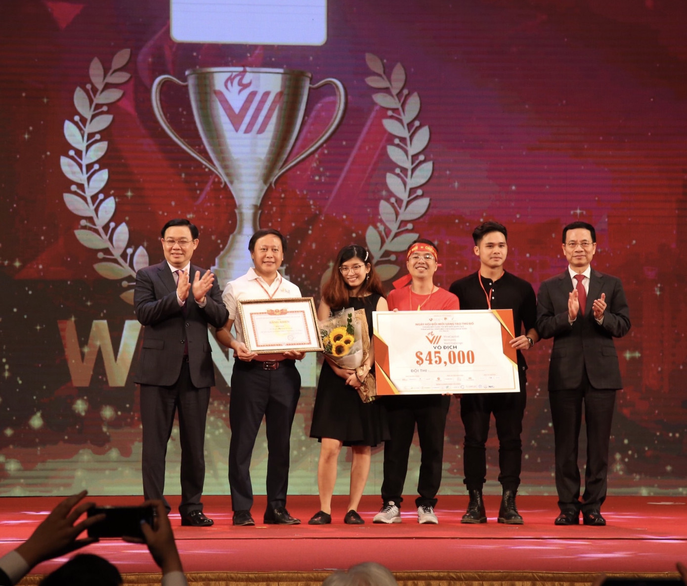 Đội VioT trở thành Quán quân cuộc thi VinaCapital Ventures VietChallenge ảnh 1