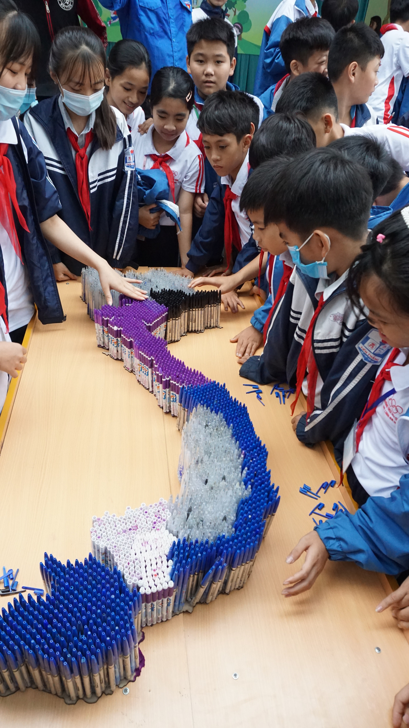 Độc đáo những mô hình làm từ... bút bi đã qua sử dụng ảnh 2