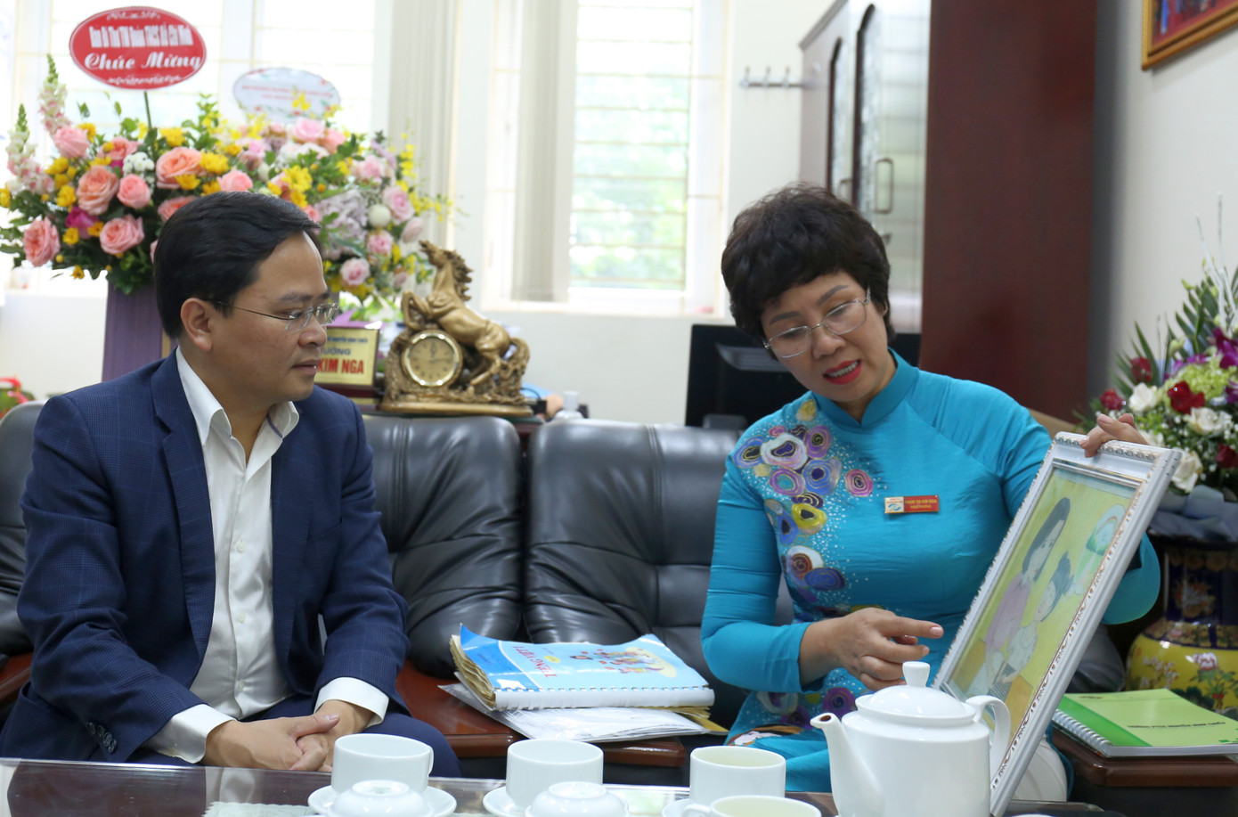 Bí thư thứ nhất T.Ư Đoàn chúc mừng Ngày Nhà giáo Việt Nam ảnh 1