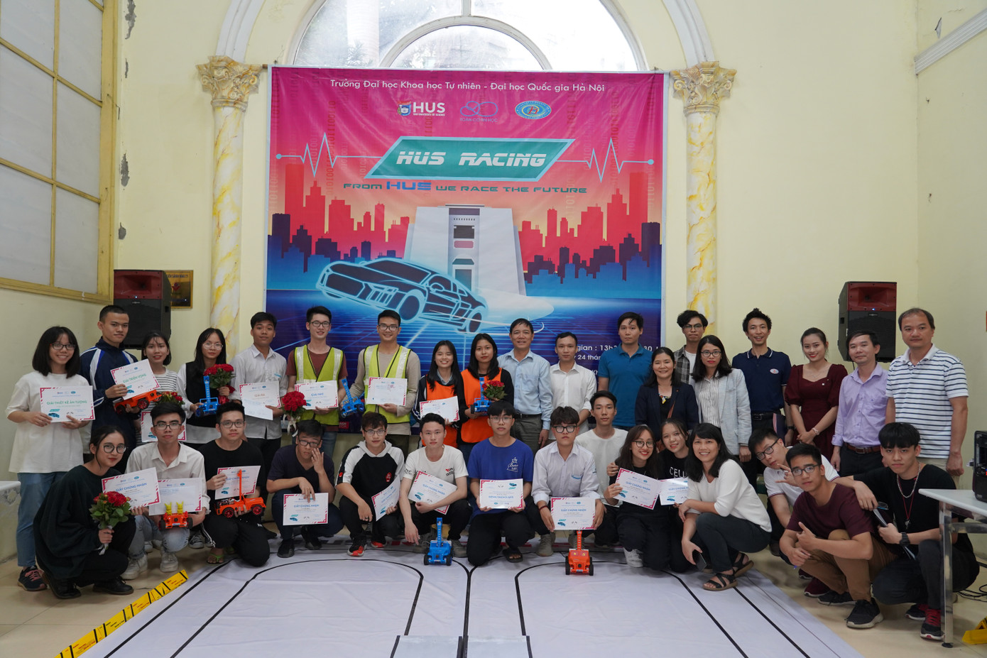 Hào hứng cuộc thi đua xe mô hình ô tô tự động - HUS Racing ảnh 8