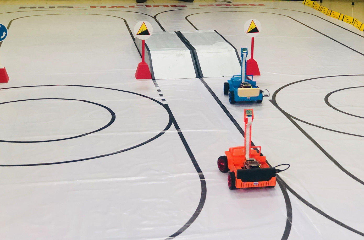 Hào hứng cuộc thi đua xe mô hình ô tô tự động - HUS Racing ảnh 4