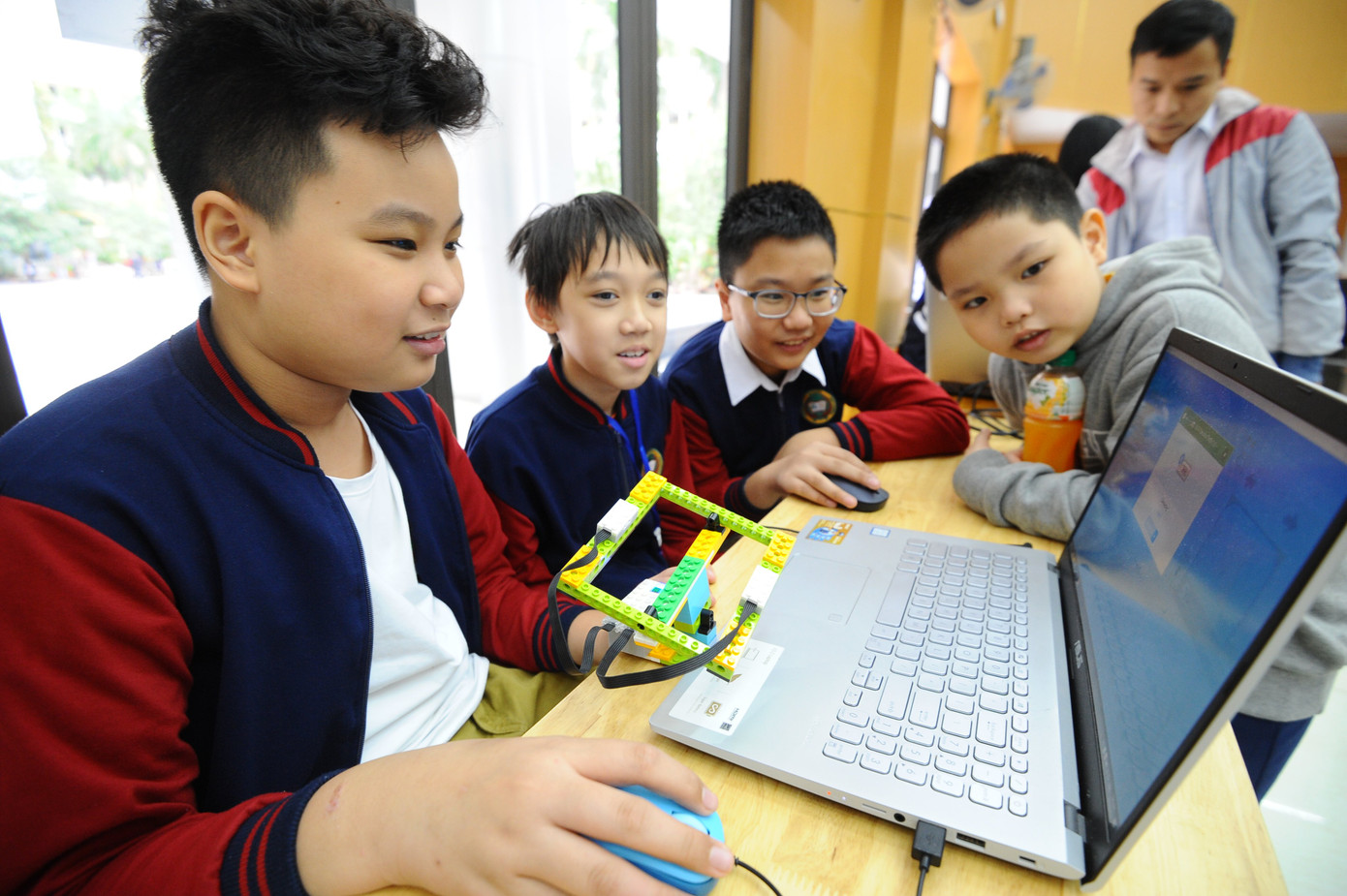 198 thí sinh xuất sắc tranh tài sôi nổi Hội thi Tin học trẻ toàn quốc ảnh 1