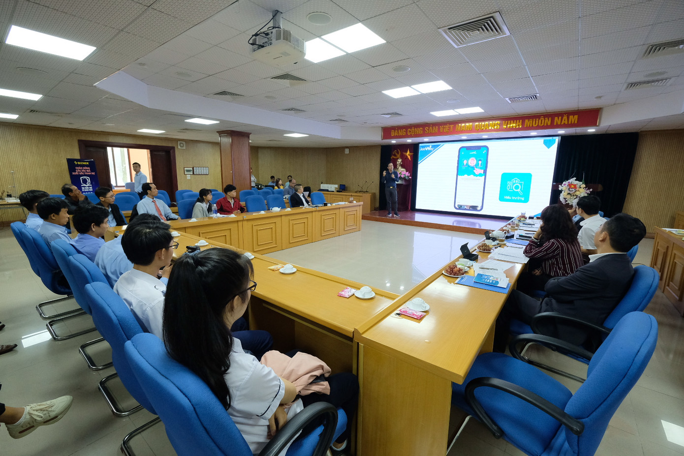 Sôi nổi tranh tài vòng chung kết ‘Tri thức trẻ Vì giáo dục’ ảnh 1