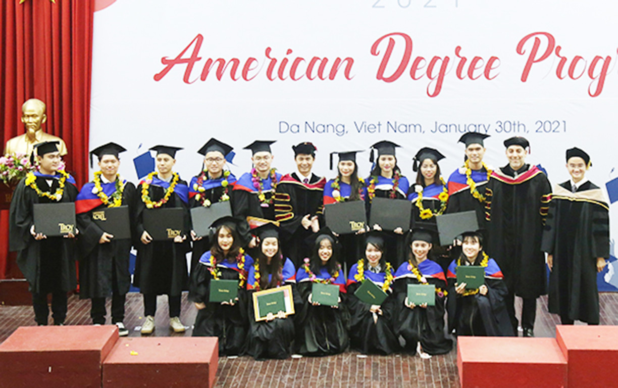 Sinh viên Duy Tân nhận bằng của các đại học Mỹ (ĐH Troy và Keuka) qua Du học tại chỗ ảnh 3