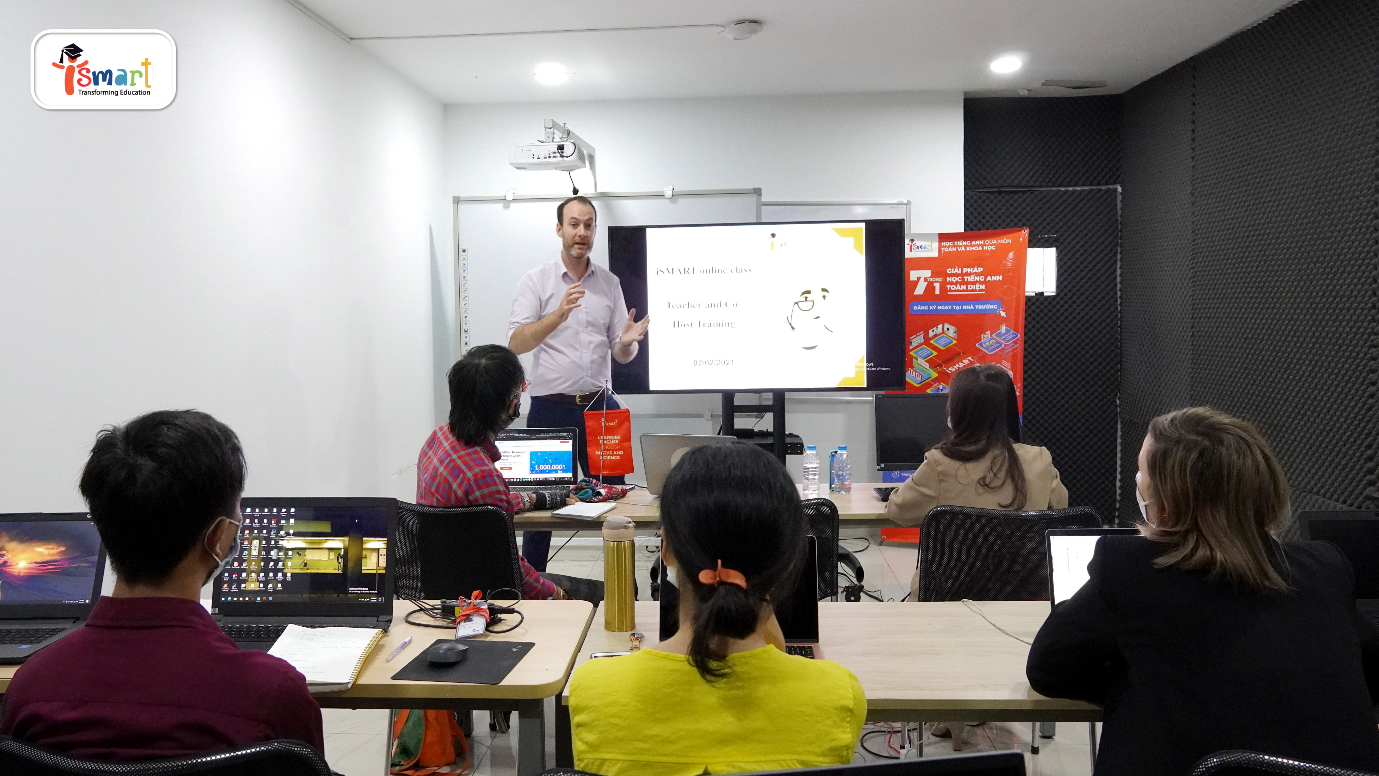 iSMART chuẩn bị nhiều phương án học trực tuyến tiếng Anh thông qua Toán và Khoa học cho học sinh ảnh 1