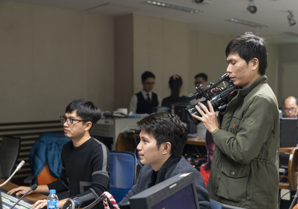 Cùng nhìn lại một năm sóng gió để thấy một Việt Nam tử tế ảnh 4