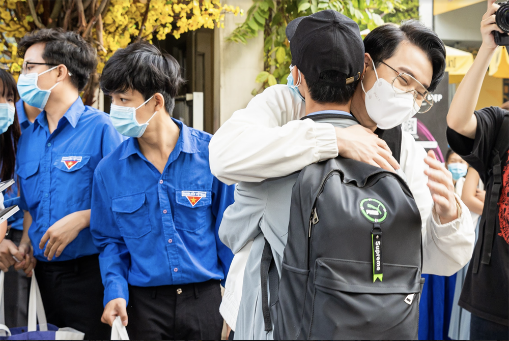 Wowy, Karik, Lăng LD - Ba đại sứ cùng dàn sao “mang Tết về nhà” xuân này! ảnh 2