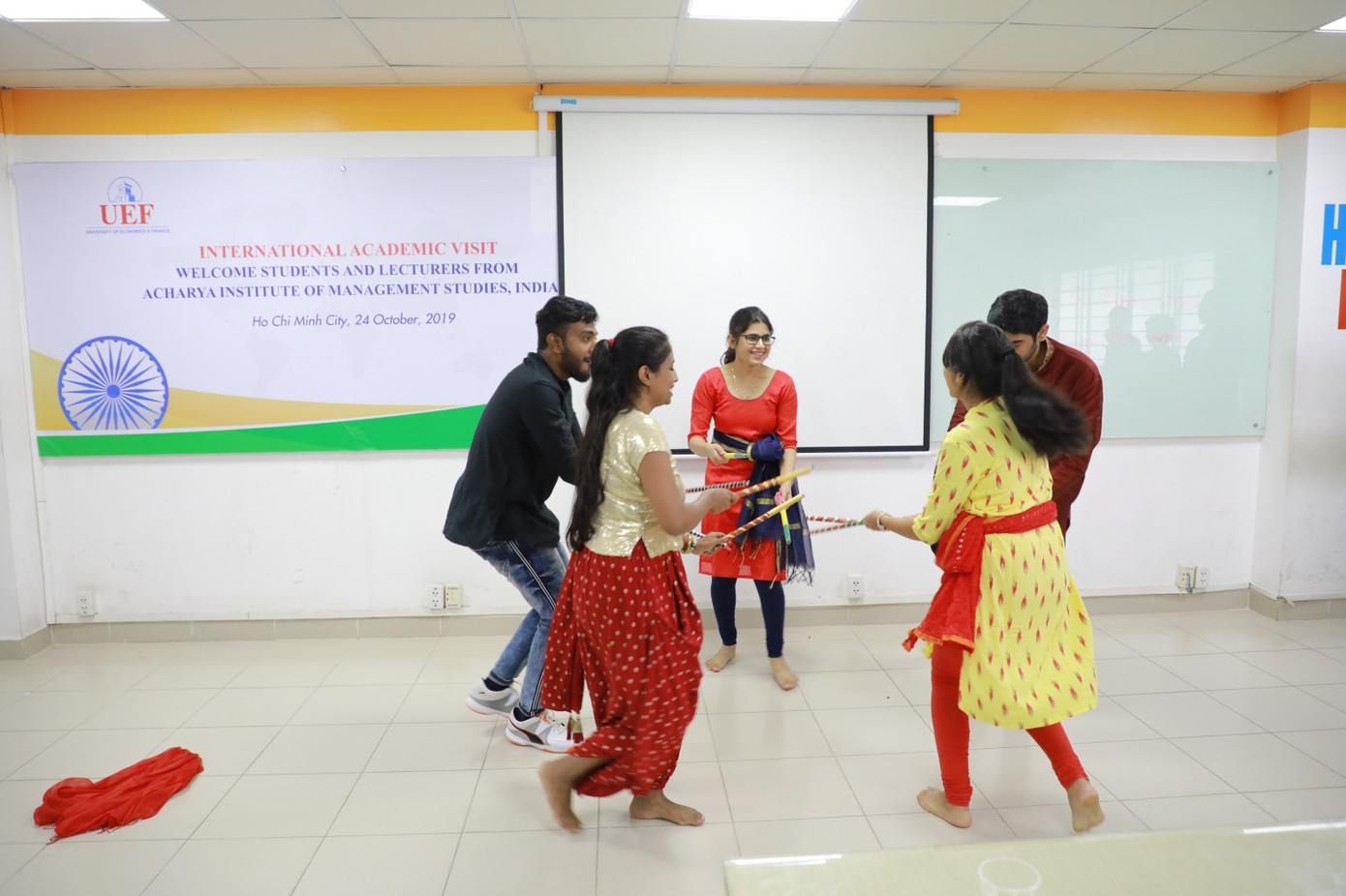 Những đặc điểm nhận diện sinh viên đại học song ngữ - quốc tế ảnh 3