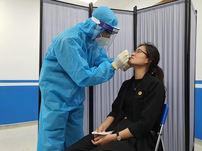 Chủ động phòng chống dịch, tinh thần ứng phó của nhiều doanh nghiệp sau Tết Nguyên đán ảnh 1