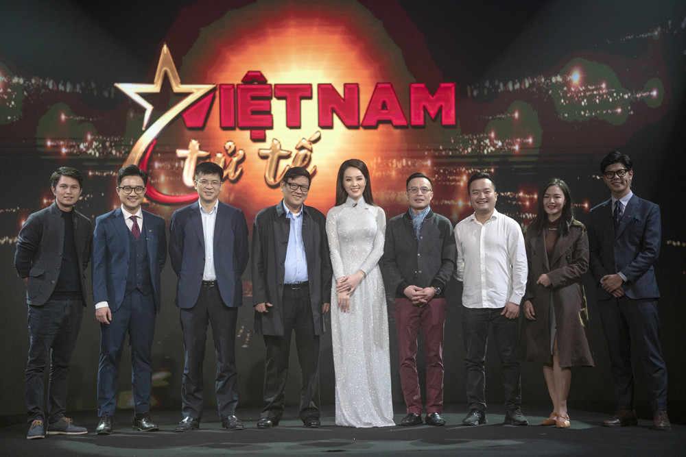 Cùng nhìn lại một năm sóng gió để thấy một Việt Nam tử tế ảnh 2