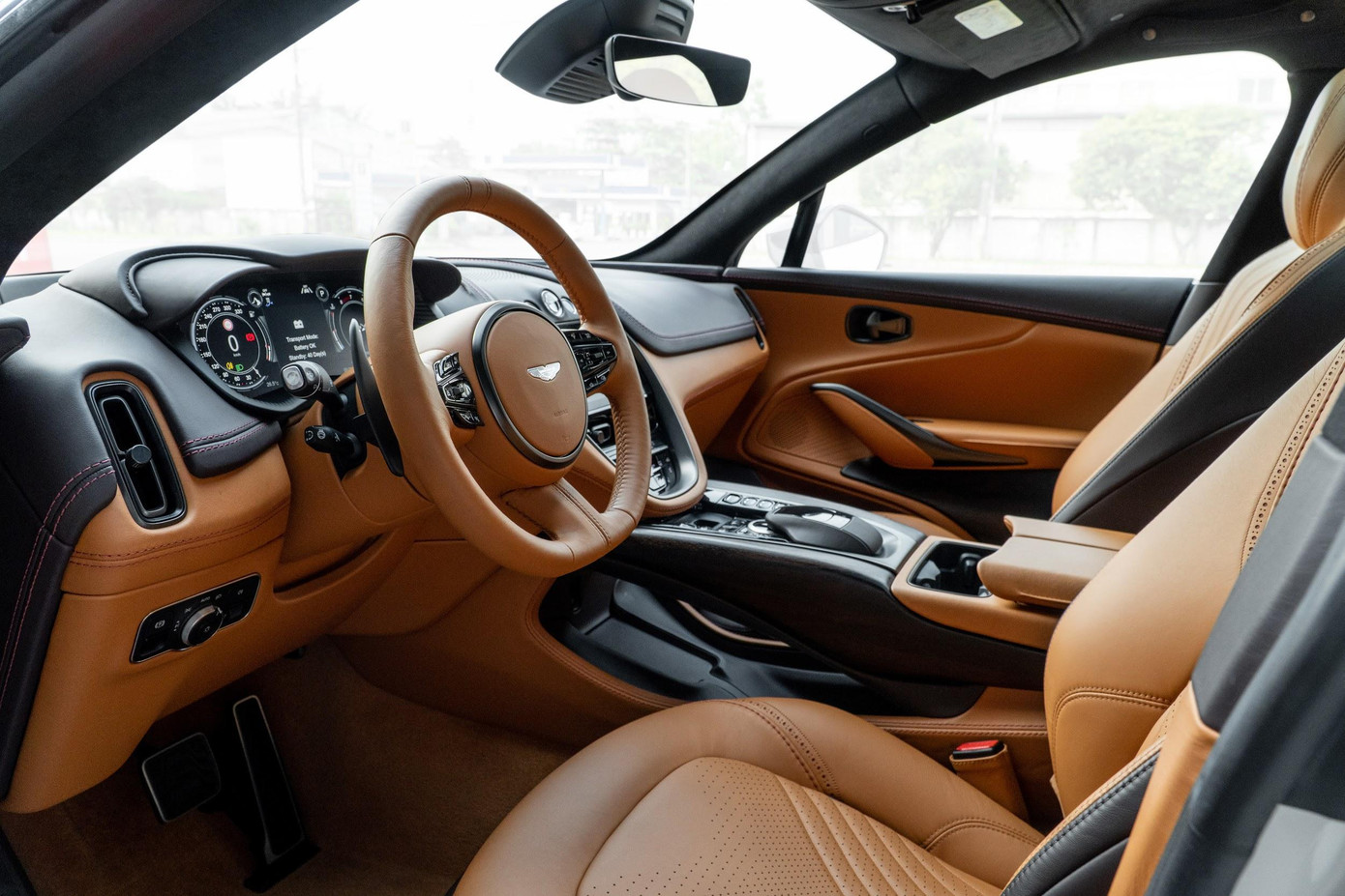 Aston Martin Việt Nam trình làng DBX – Siêu SUV mang DNA thể thao huyền thoại ảnh 5