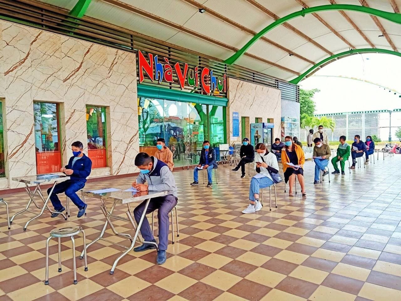 Chủ động phòng chống dịch, tinh thần ứng phó của nhiều doanh nghiệp sau Tết Nguyên đán ảnh 2