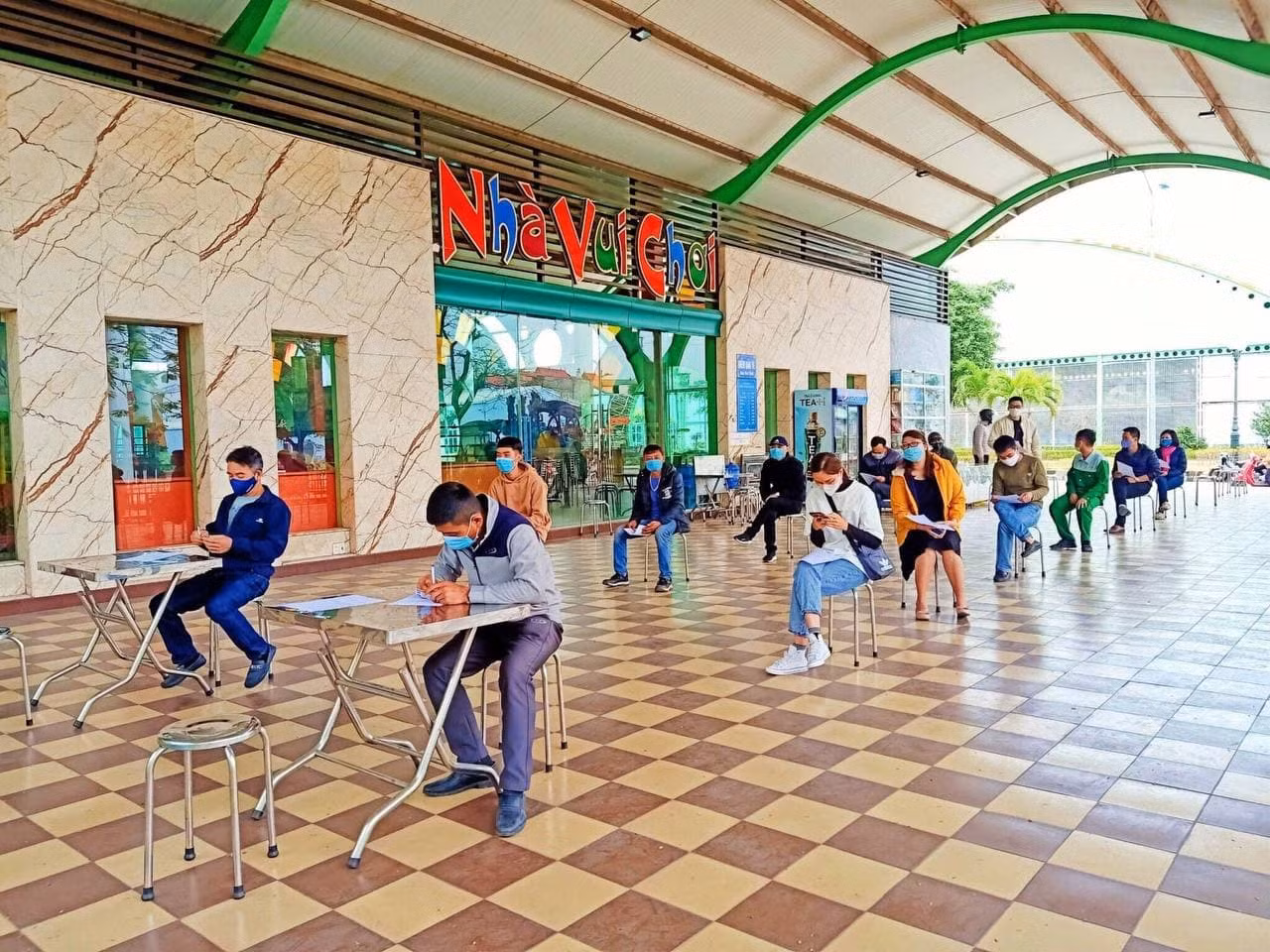 Chủ động phòng chống dịch, tinh thần ứng phó của nhiều doanh nghiệp sau Tết Nguyên đán ảnh 2