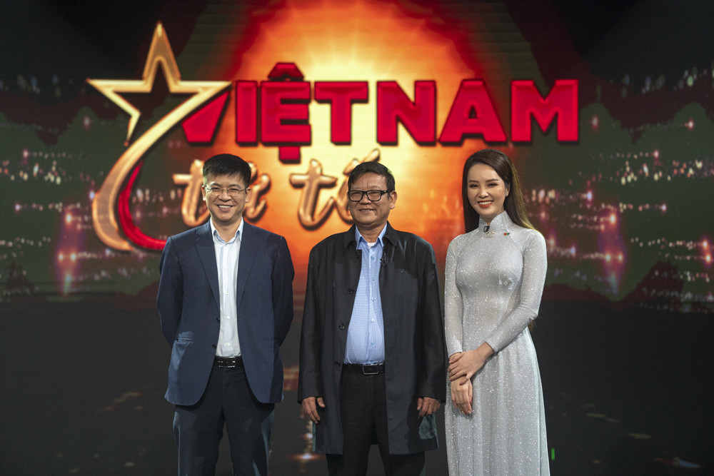 Cùng nhìn lại một năm sóng gió để thấy một Việt Nam tử tế ảnh 1