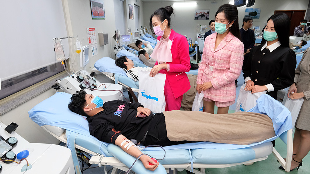 Hoa hậu Đỗ Thị Hà cùng hai Á hậu rạng rỡ tại ngày hội chính Chủ nhật Đỏ ảnh 16 Hoa hậu Đỗ Thị Hà cùng hai Á hậu rạng rỡ tại ngày hội chính Chủ nhật Đỏ ảnh 16