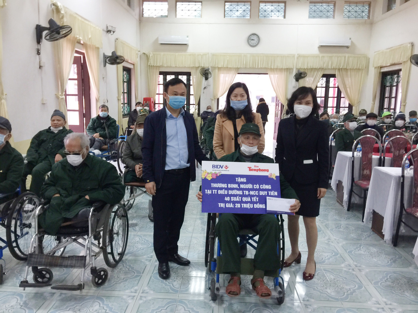 Ngân hàng BIDV, báo Tiền Phong trao quà thương binh ở Nghệ An và Hà Nam ảnh 6