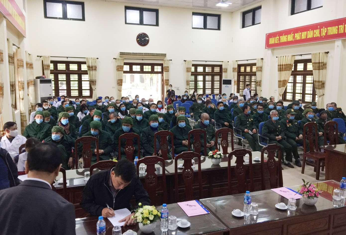 Ngân hàng BIDV, báo Tiền Phong trao quà thương binh ở Nghệ An và Hà Nam ảnh 10