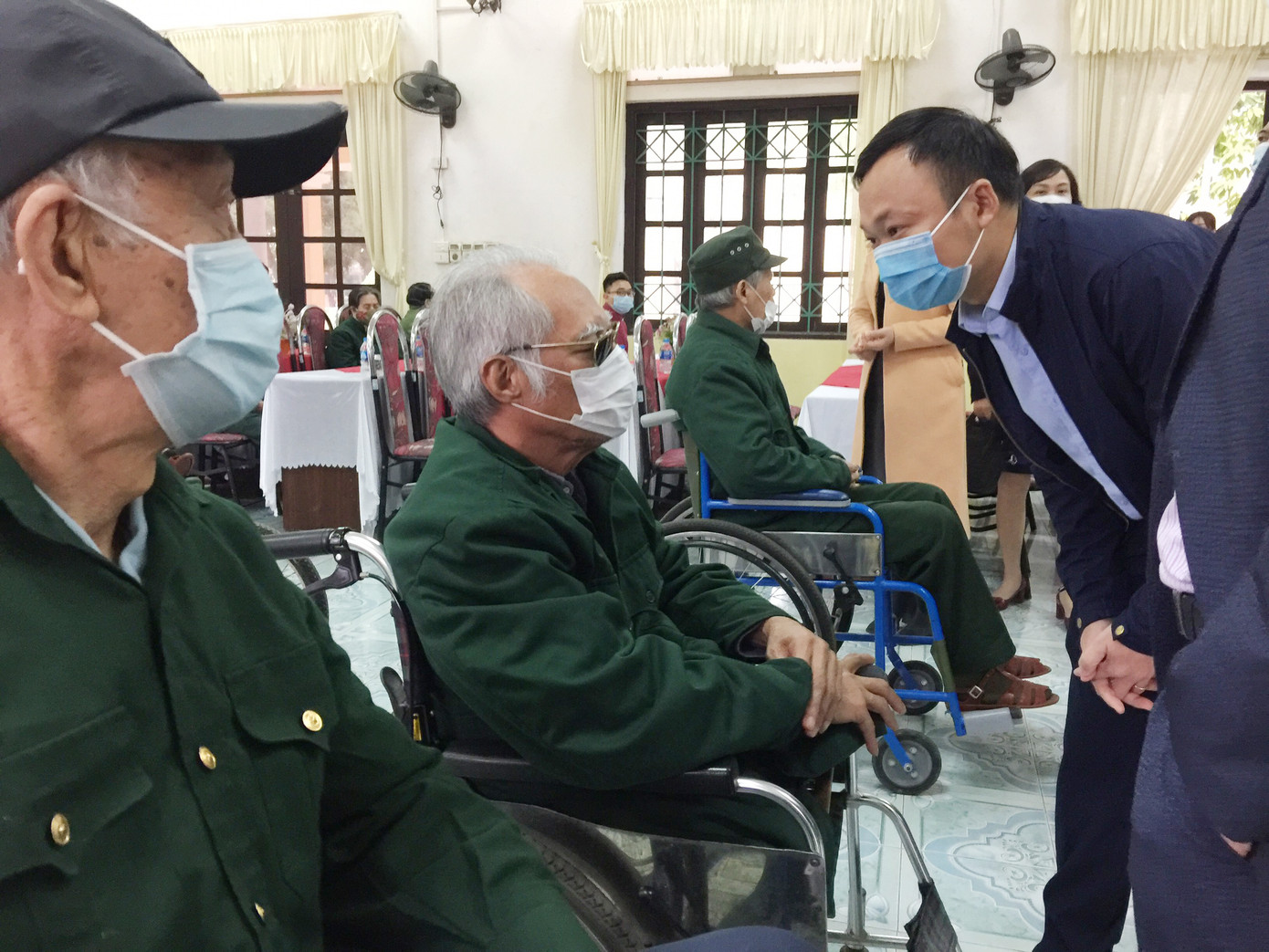 Ngân hàng BIDV, báo Tiền Phong trao quà thương binh ở Nghệ An và Hà Nam ảnh 9