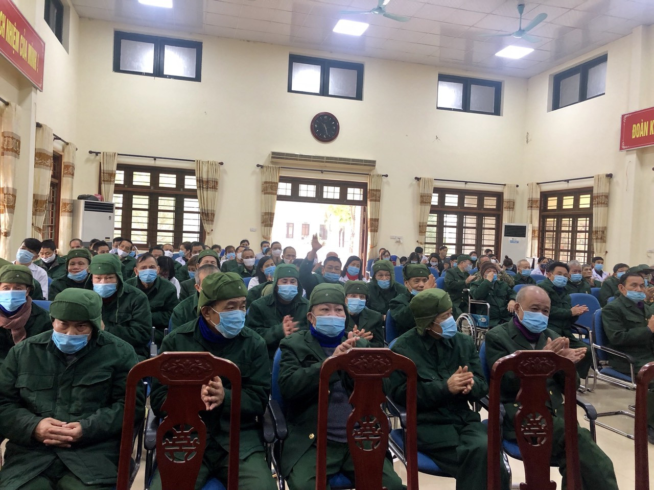 Ngân hàng BIDV, báo Tiền Phong trao quà thương binh ở Nghệ An và Hà Nam ảnh 11