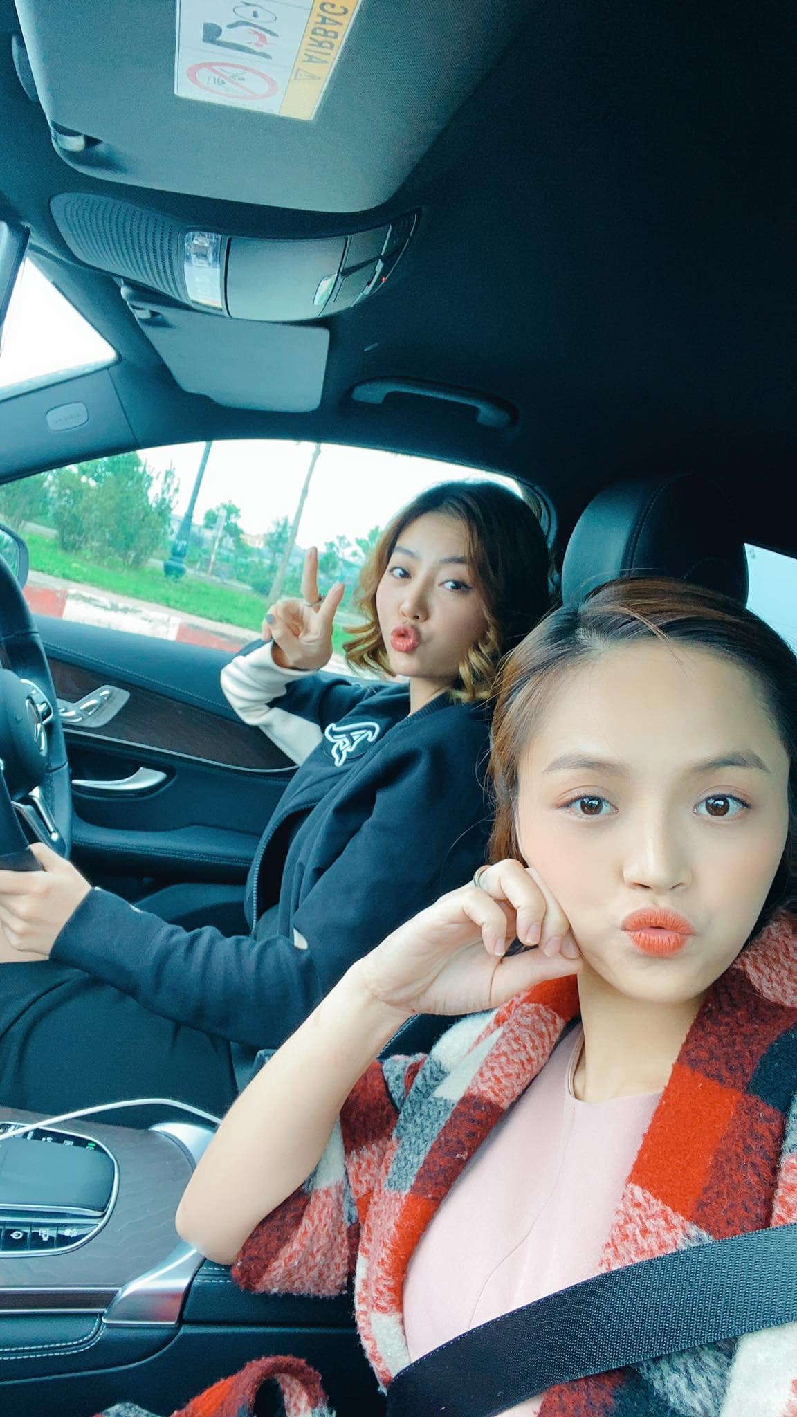 Showbiz Việt 29/4: Tóc Tiên diện bikini bốc lửa, Đào Bá Lộc tung ảnh mặt mộc gây “choáng“ ảnh 5