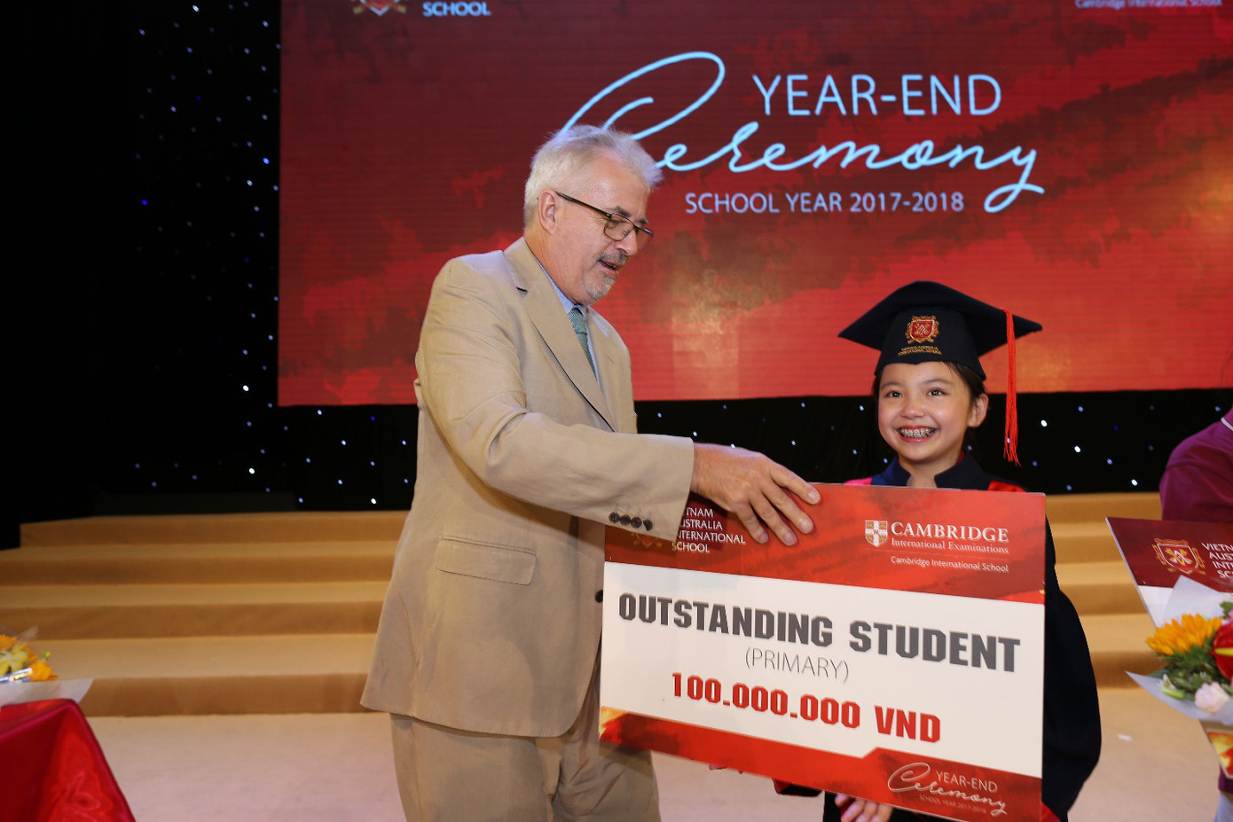 Sắc màu SV 16/7: "Nam thần" ĐH Công nghệ nhập hội trai đẹp trong học kỳ quân sự ảnh 9