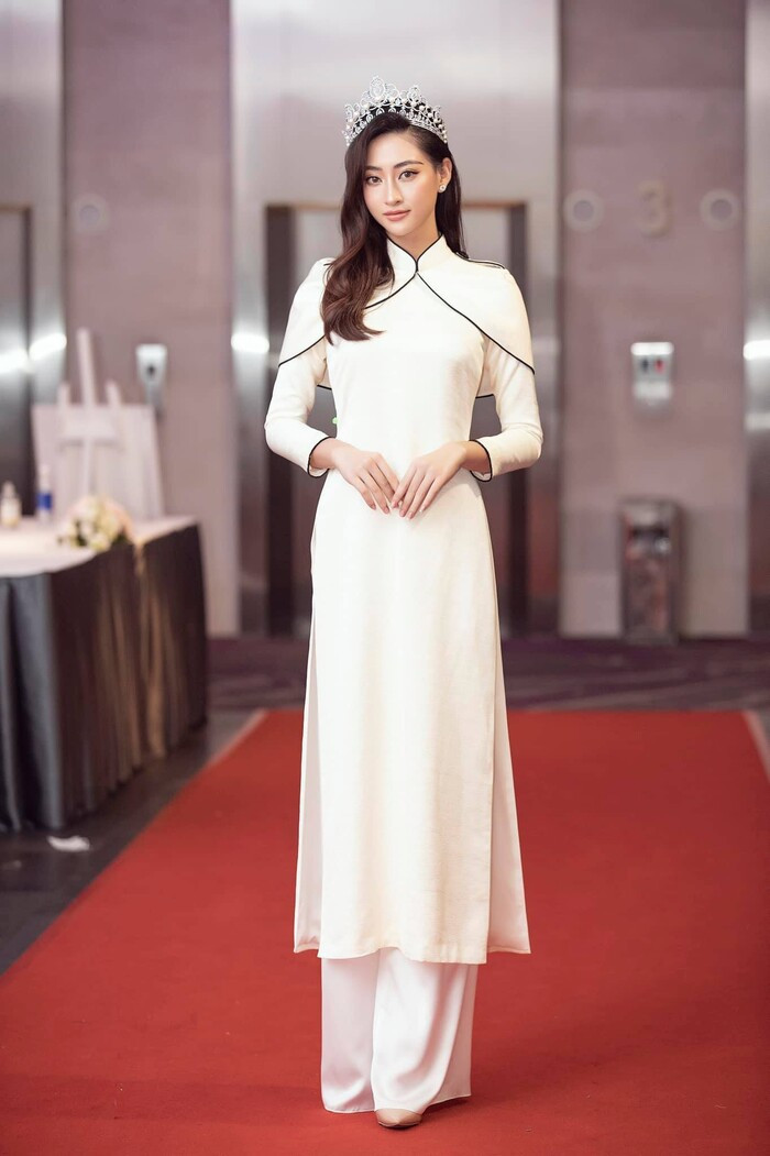 Showbiz 3/8: Bảo Thy diện pijama hàng hiệu, Mâu Thủy tủng ảnh nude táo bạo ảnh 20