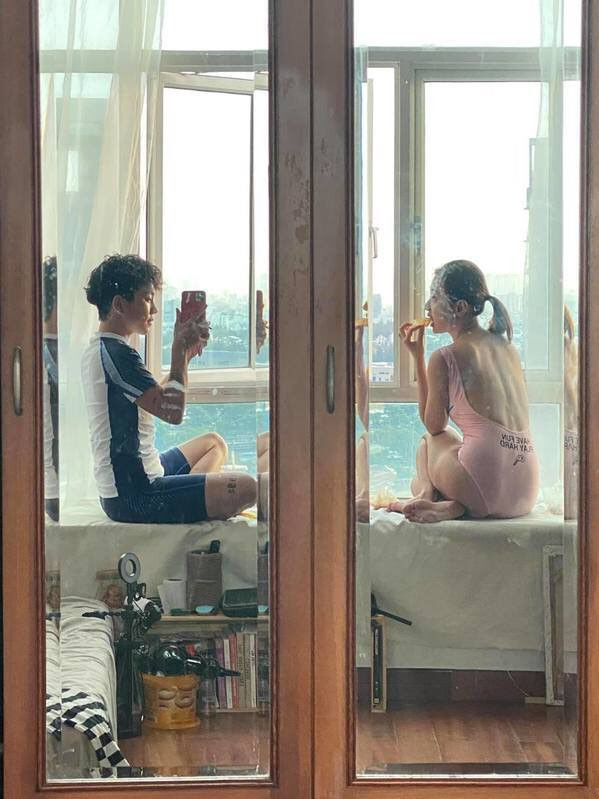 Khởi My bức xúc khi bị fan đòi quà; diễn viên Hoàng Yến tung bộ ảnh trẻ trung ở tuổi 44 ảnh 22